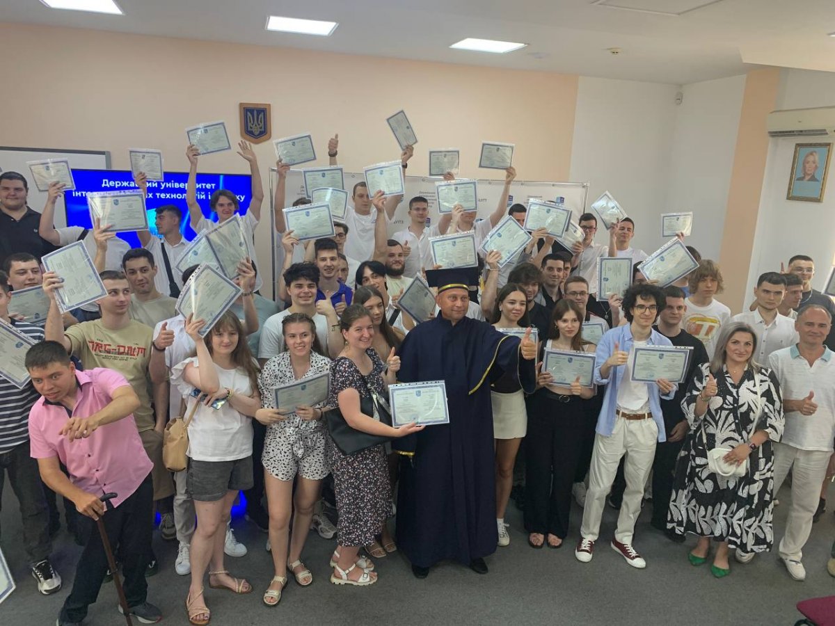 У ДУІТЗ відбулася церемонія вручення дипломів бакалаврам