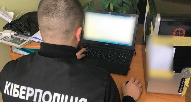 Начальник відділу кіберполіції з Одещини не зміг пояснити готівкових заощаджень дружини на 11 мільйонів