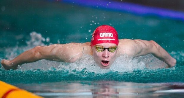 18-річний одесит повторив світовий рекорд та вийшов у фінал ЧС з плавання