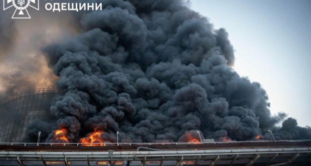 У порту Чорноморська сталася масштабна пожежа площею 300 м?