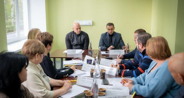 В Україні підвищують зарплати медпрацівникам у зонах бойових дій: до 40 тис. грн для лікарів